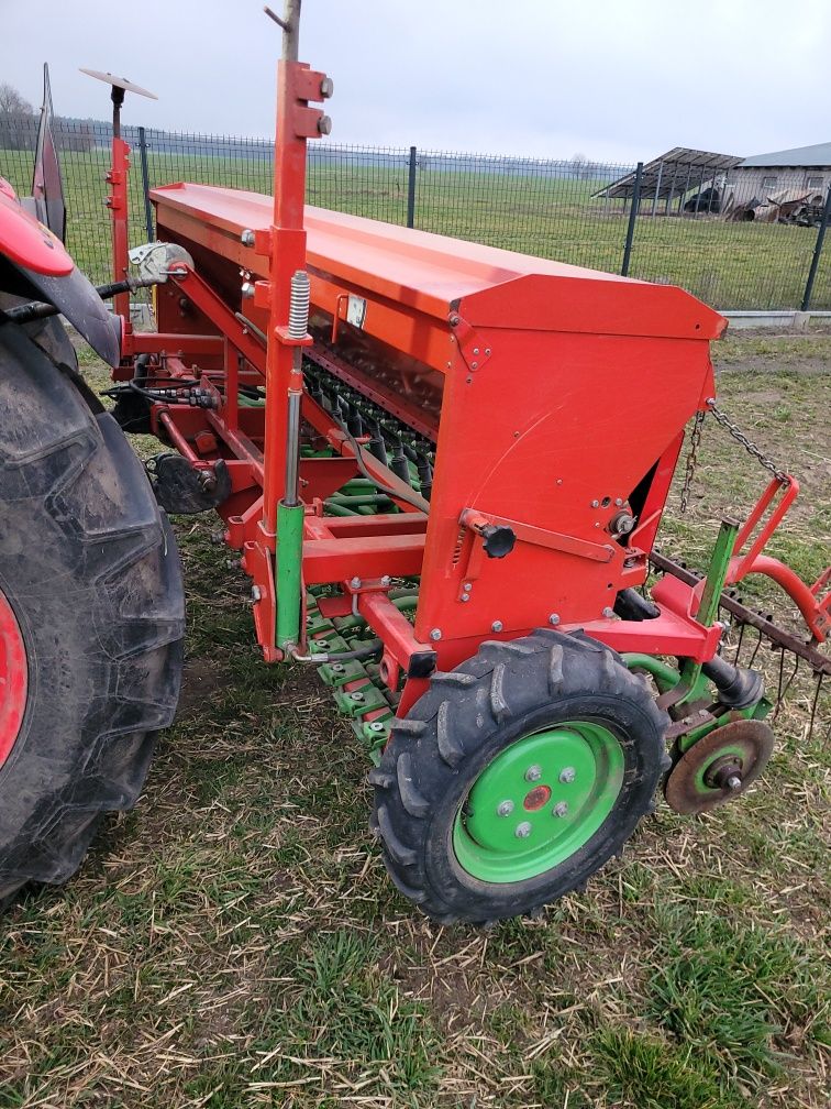Siewnik UNIA Poznaniak 3 m zbożowy famarol, znaczniki hydrauliczne