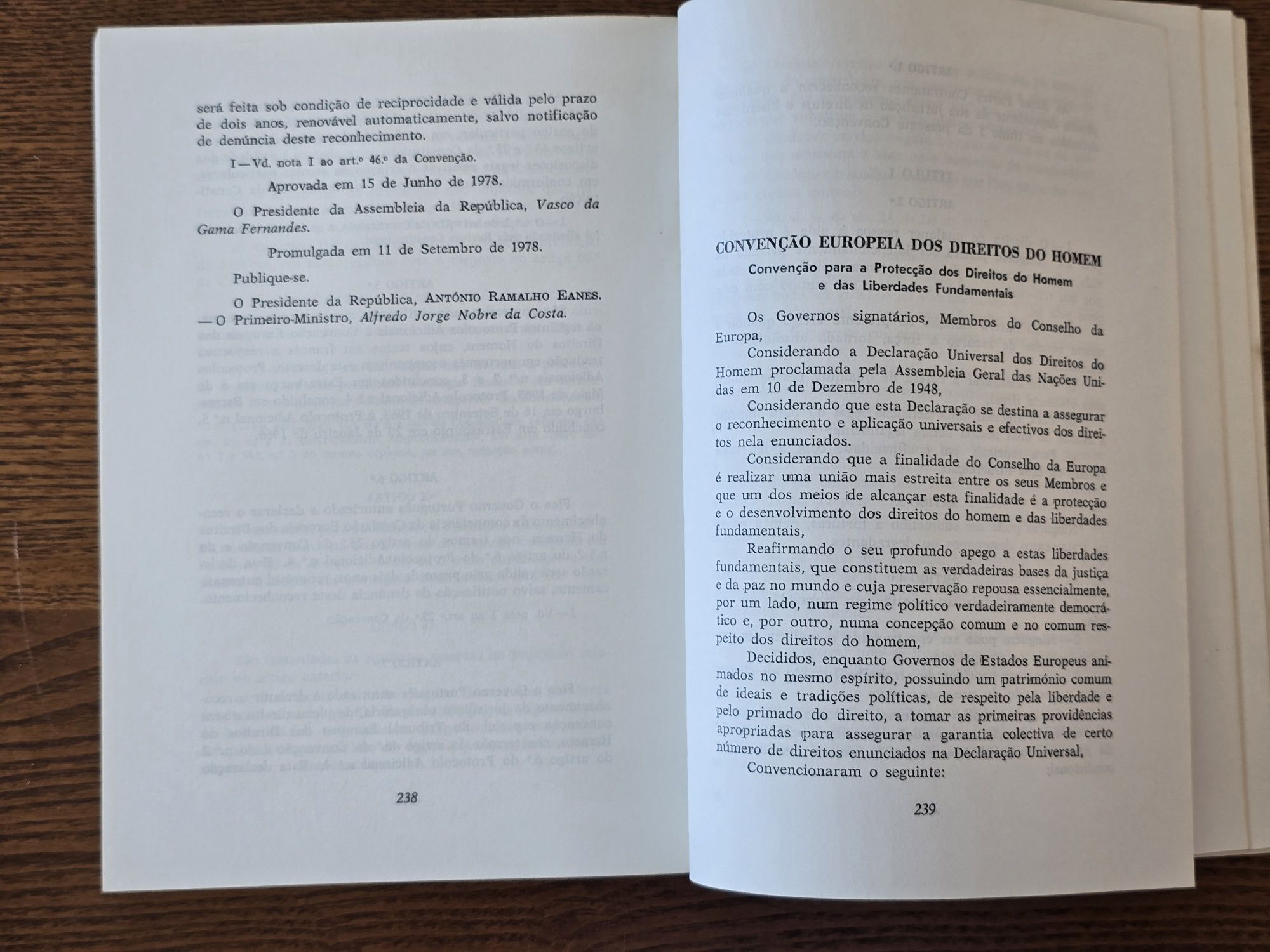 Livros jurídicos / Direito / 1 = 2,5€ / 10 = 20€
