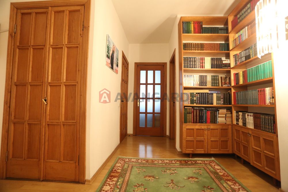 Продам 5 ком кв Центр, авторский ремонт