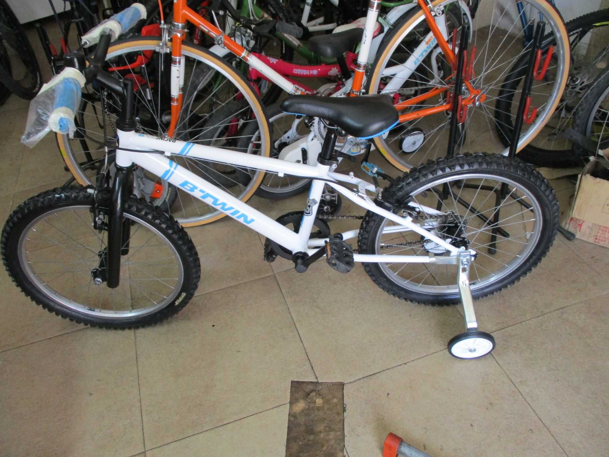 Criança B’Twin branca roda 20 c/ rodinhas