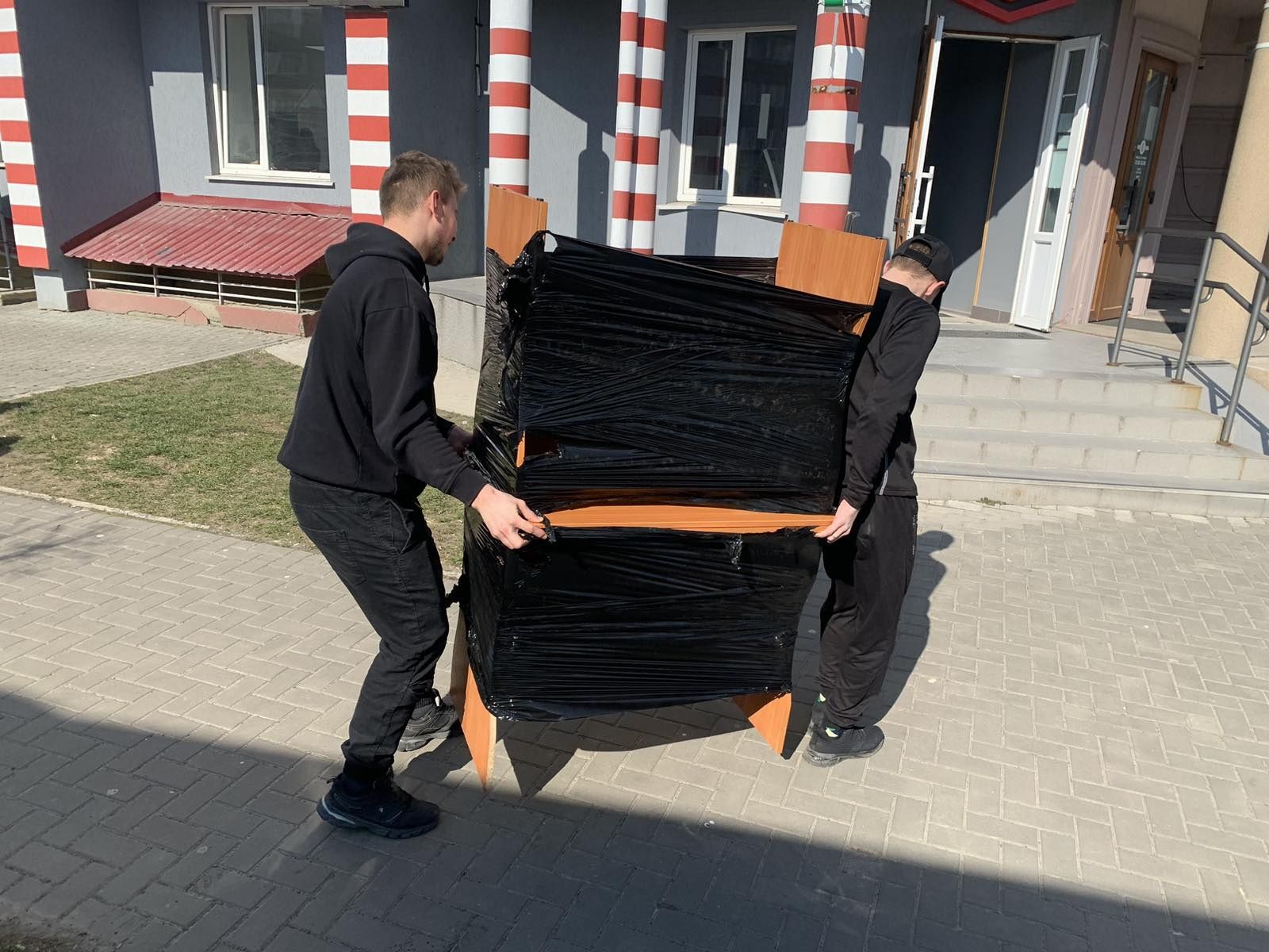 Услуги грузчиков  послуги вантажників земельные земляные работы демонт