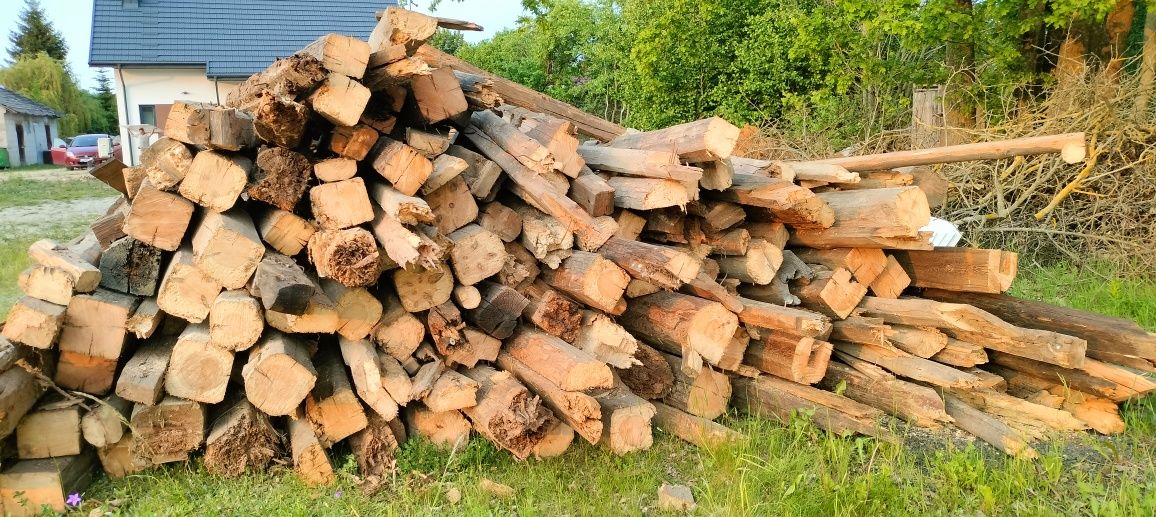 Deski i bale że stodoły