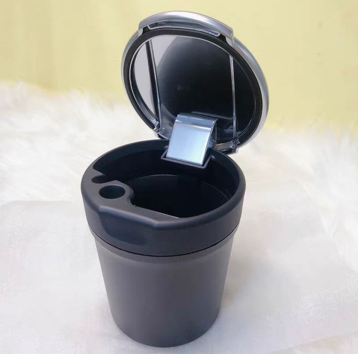 Автомобільна пепельниця попільничка ауді audi