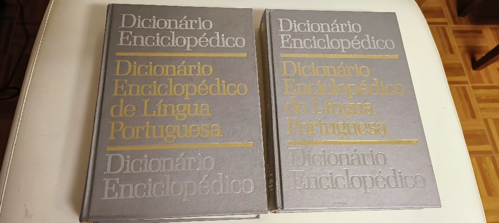 Dicionário enciclopédico Português