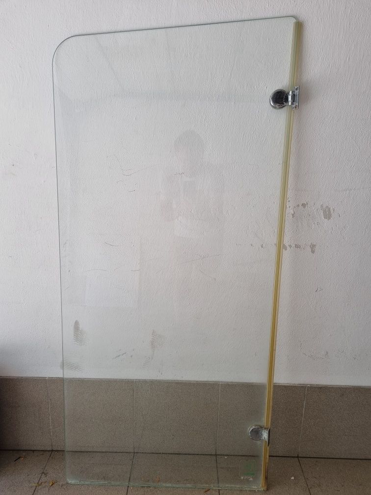 Szyba na wannę na zawiasach