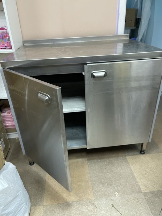 Продам кухонную тумбу из нержавеющей стали