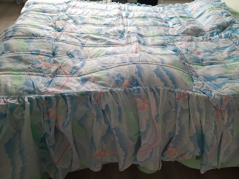 Colcha casal nova.nunca foi usada.serve para cama 1.40