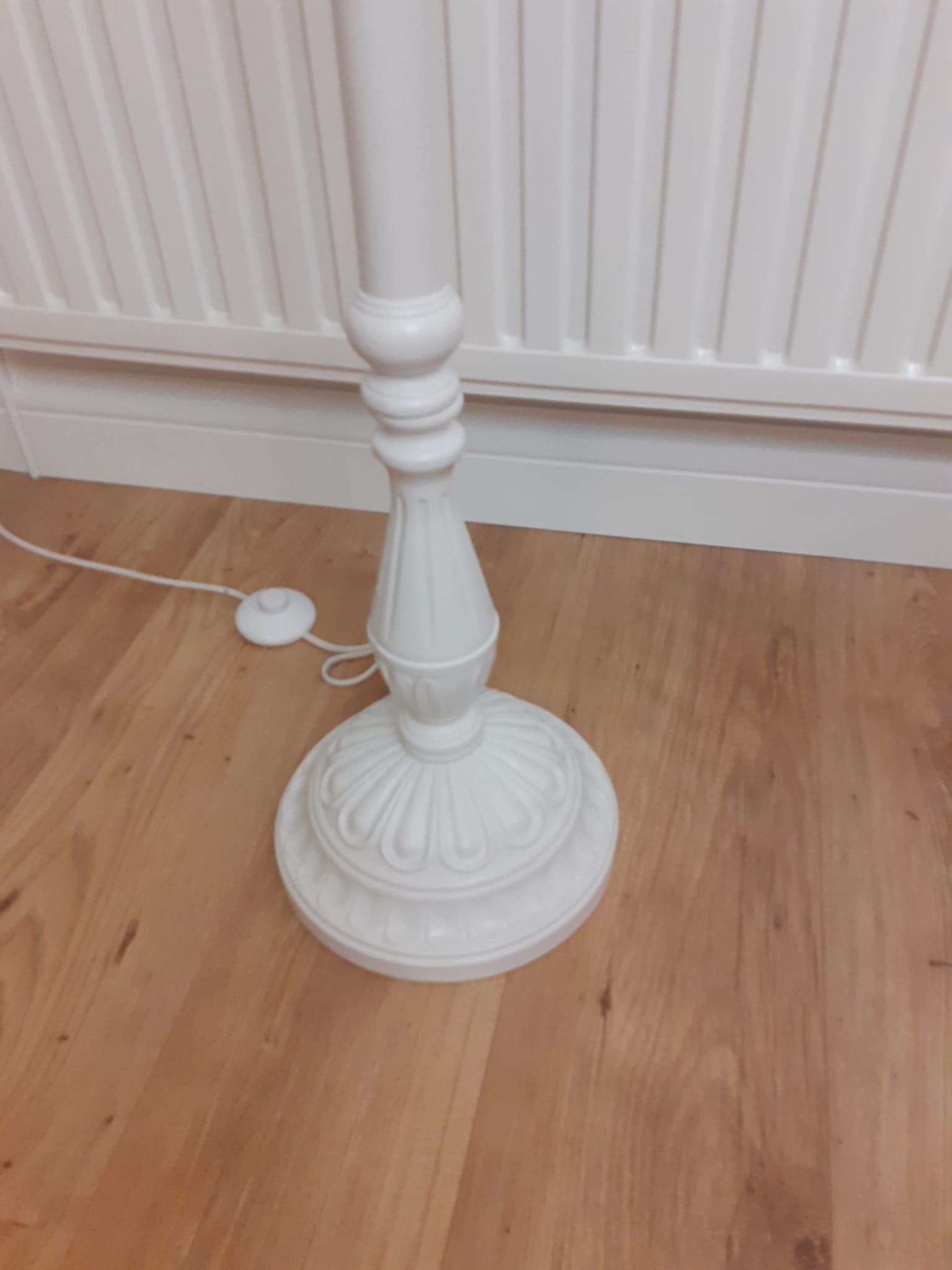 Lampę stojącą sprzedam