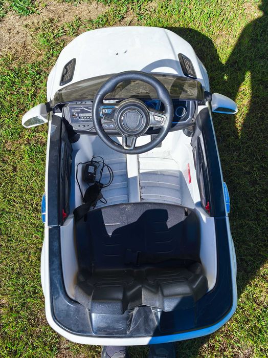 Carro elétrico para crianças com bateria e comando