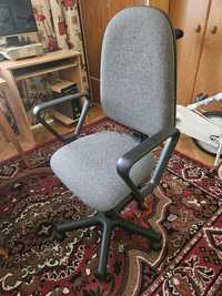 Krzesło biurowe w stanie idealnym.