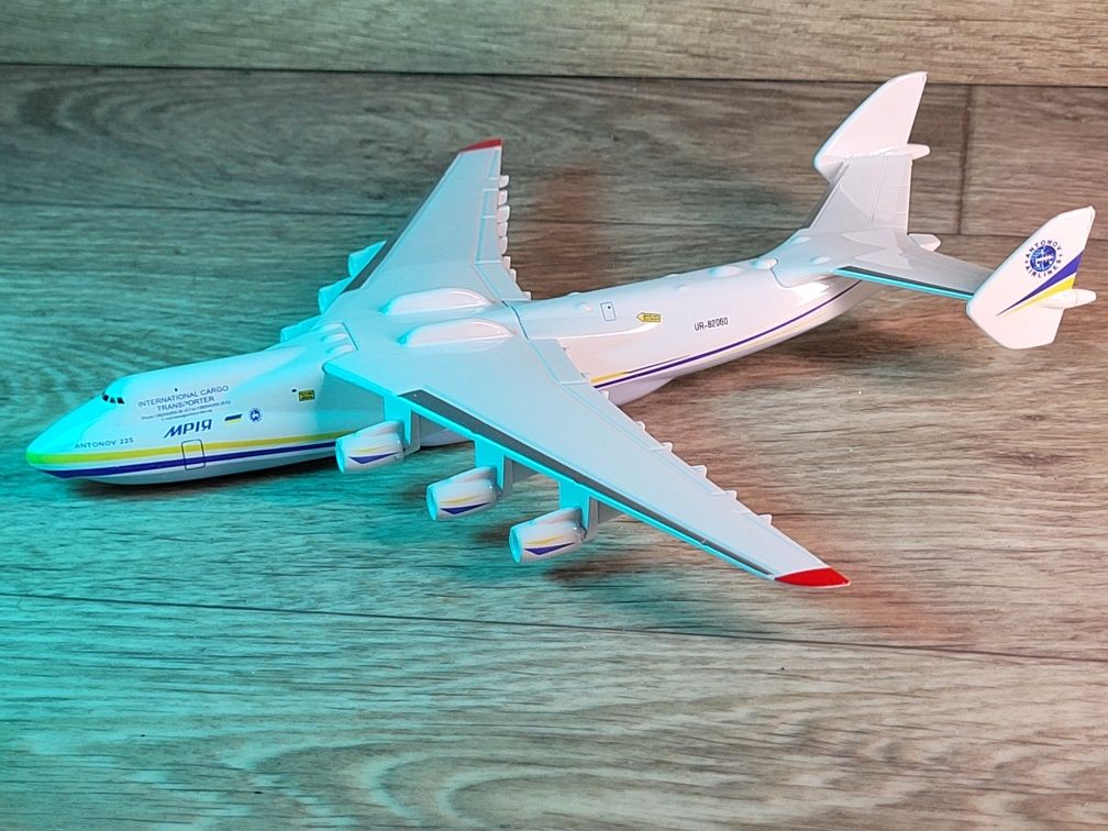 Модель літака Мрія АН 225