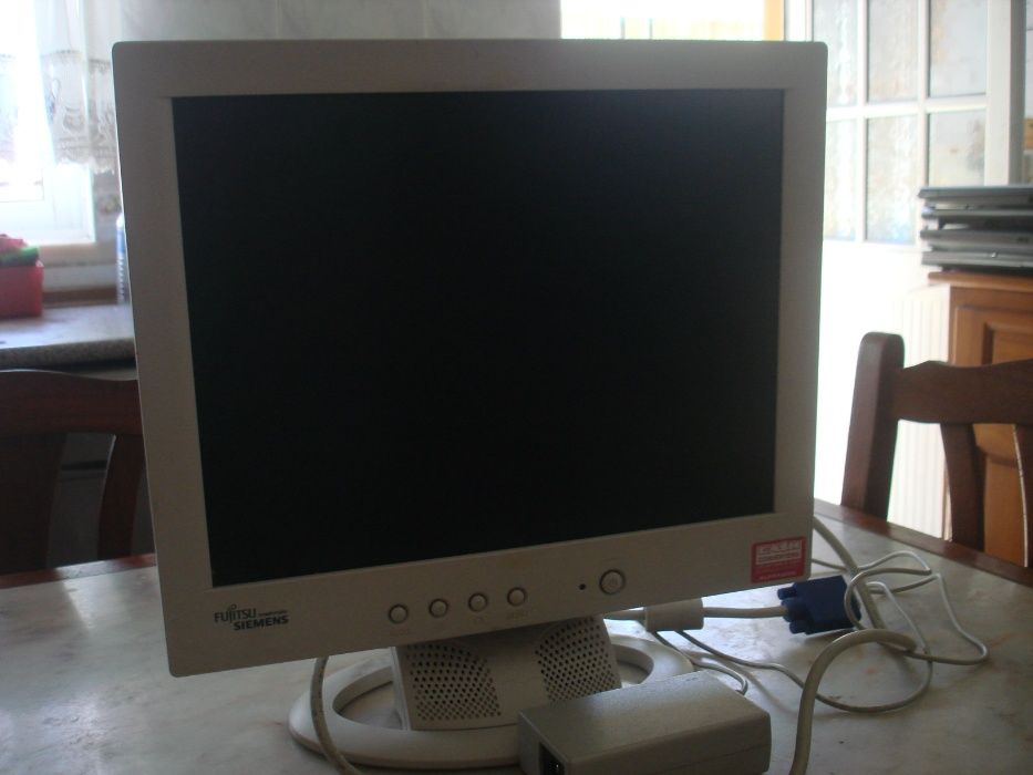 Vendo Monitores de Computador em perfeito estado.