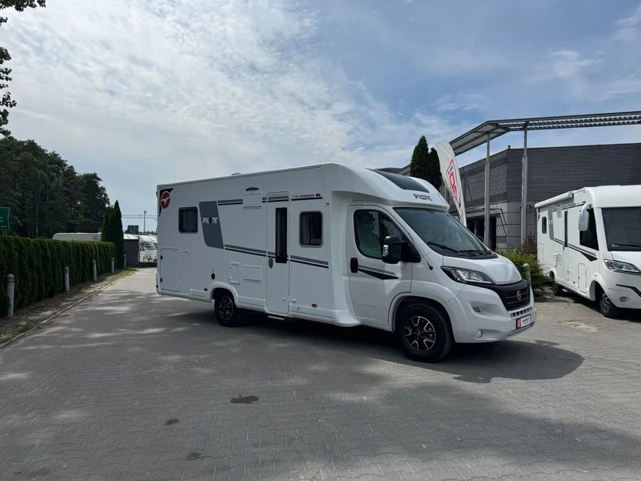 PILOTE P746FC  salon face to face, łóżko małżeńskie, ogromny garaż, truma combi 6e