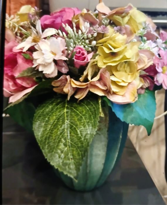 Piękny bukiet sztucznych kwiatów