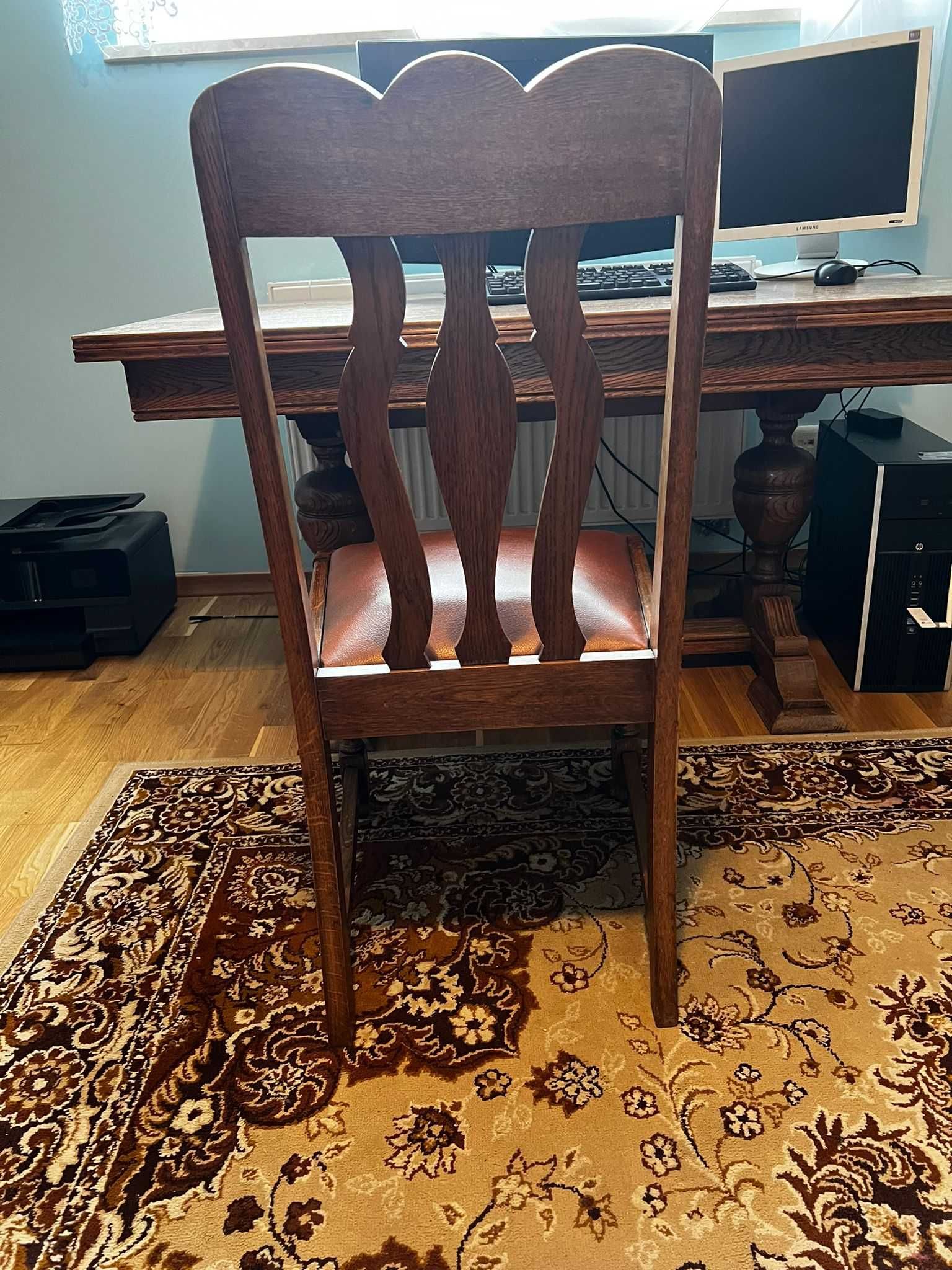 Komplet stołu z krzesłami w stylu holenderskim