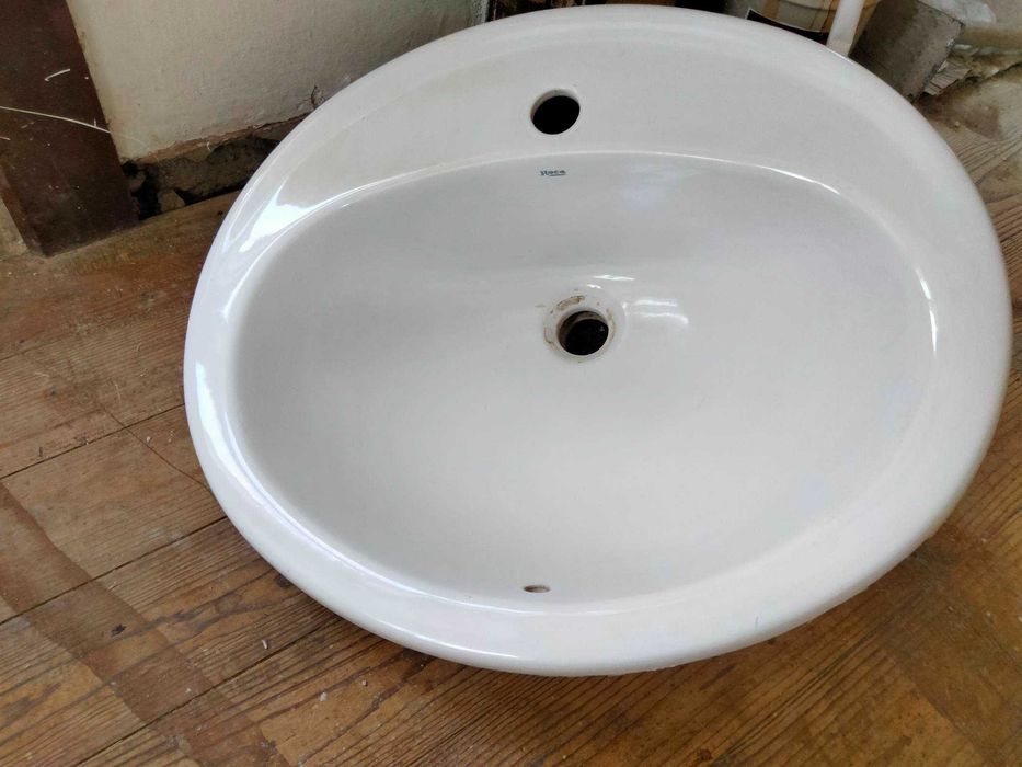 Dois Lavatórios da Marca Roca de Encastrar Impecáveis