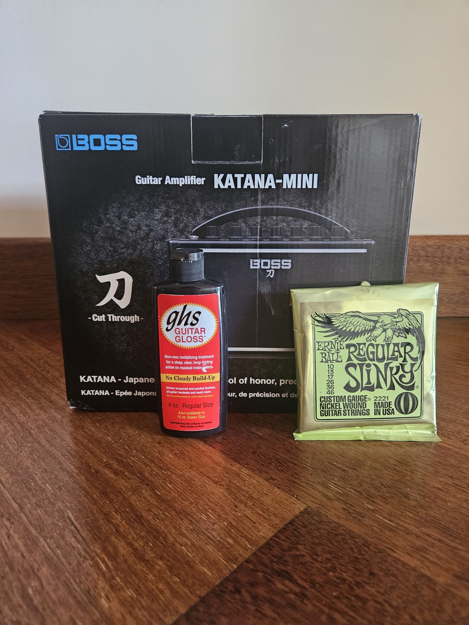 Gitara Stratocaster Squier By Fender + Amp Katana-Mini + Akcesoria