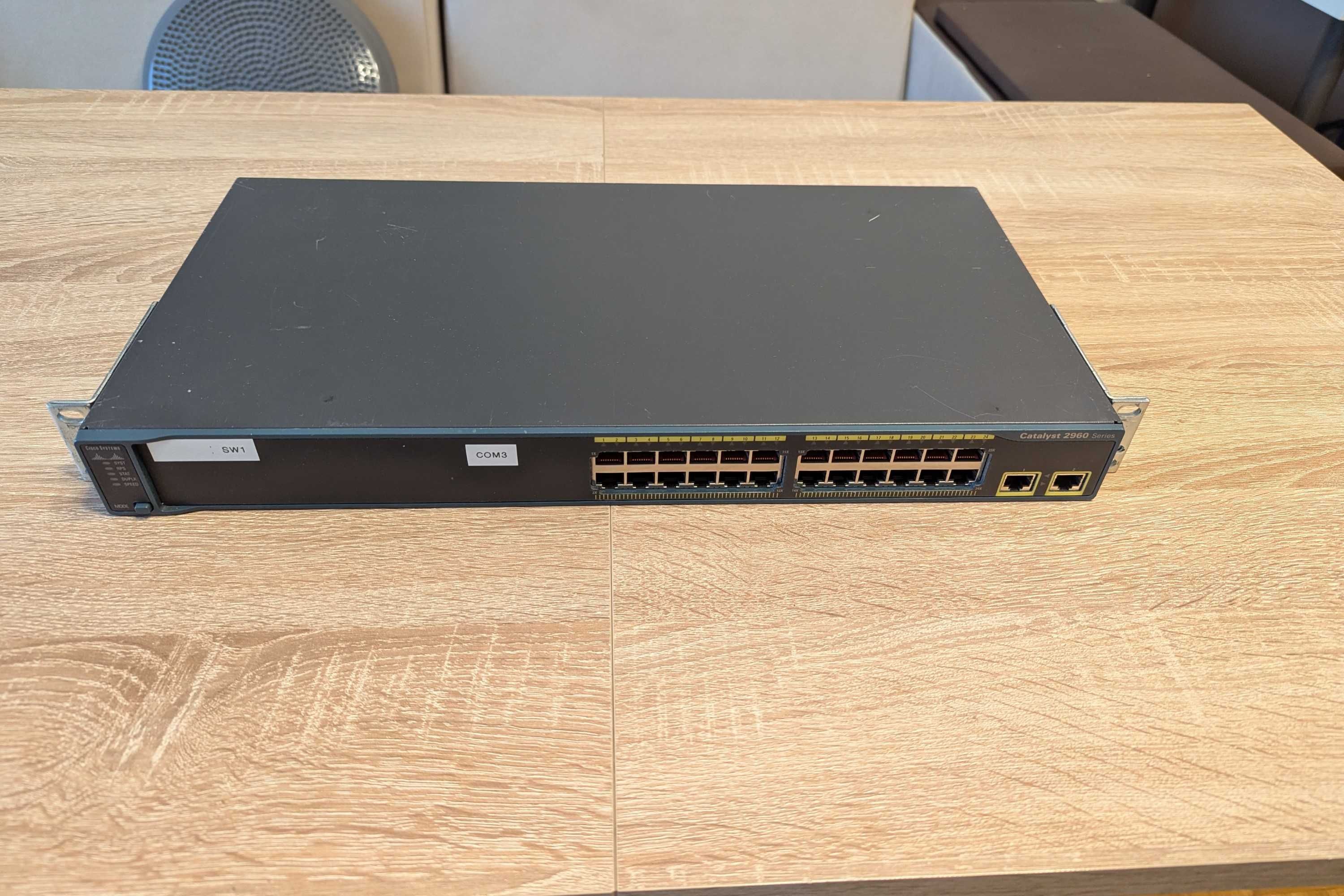 Switch Cisco Catalyst 2960 WS-C2960-24TT-L V05