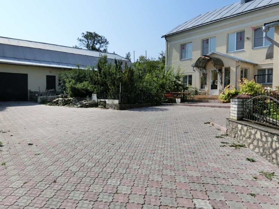 Продається нерухомість- великий маєток
