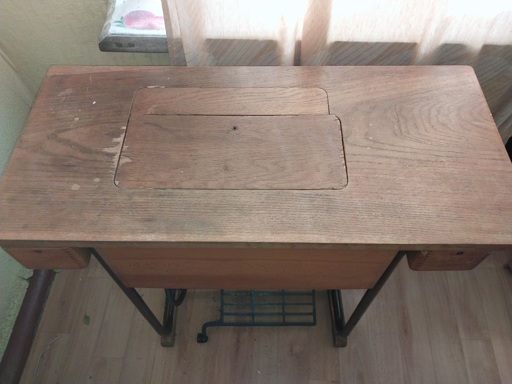 Продам швейную машинку Лучник