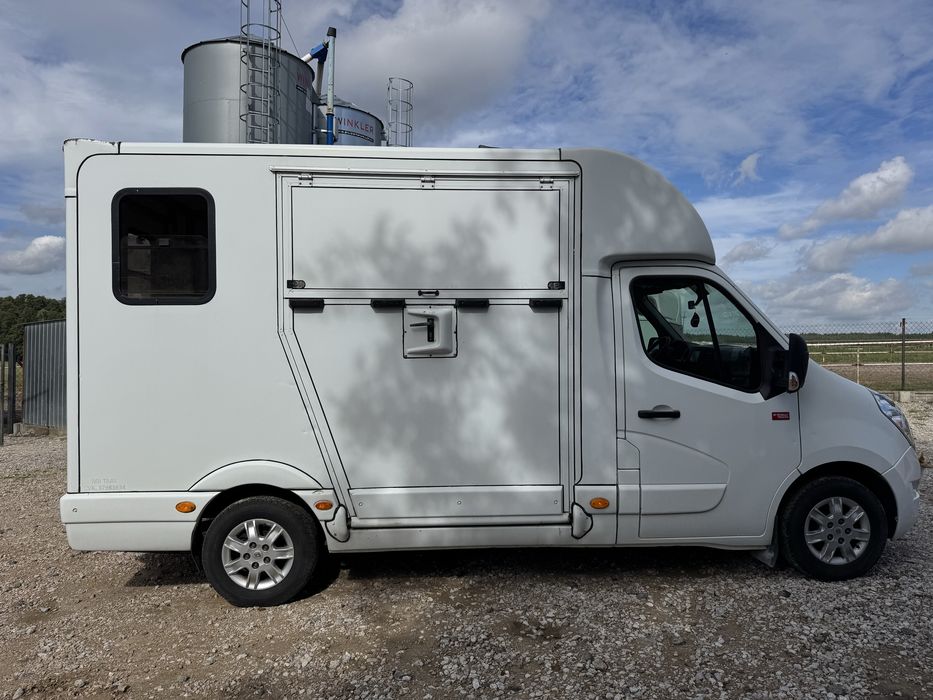 Renault Master koniowóz 2.3 diesel 165 KM do przewozu koni zwierzat FV