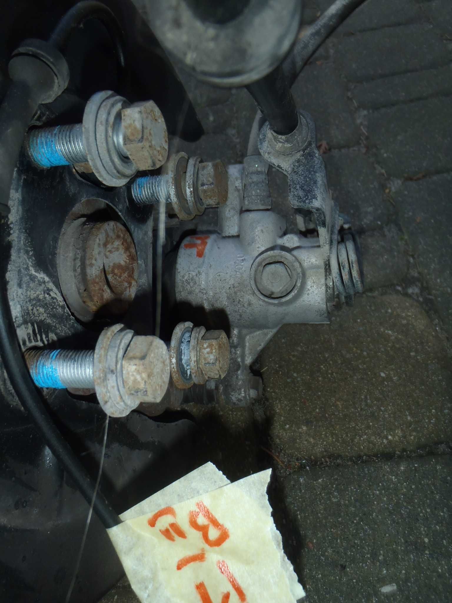 zacisk jarzmo tył bravo II stilo mito grande punto evo jak nowe