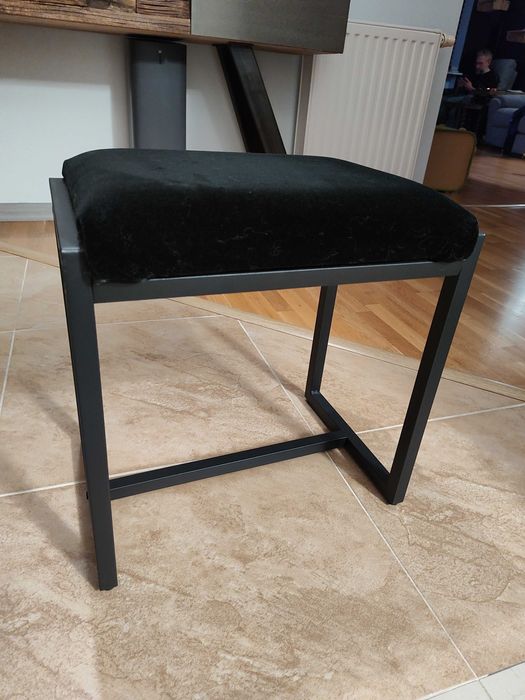 Mała pufka/krzesło