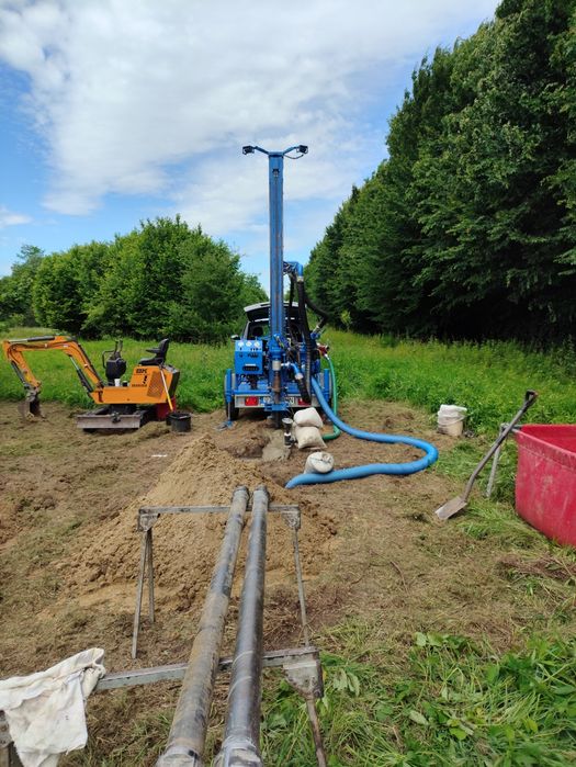 Studnie głębinowe, montaż pomp, przyłącza, zabudowy.