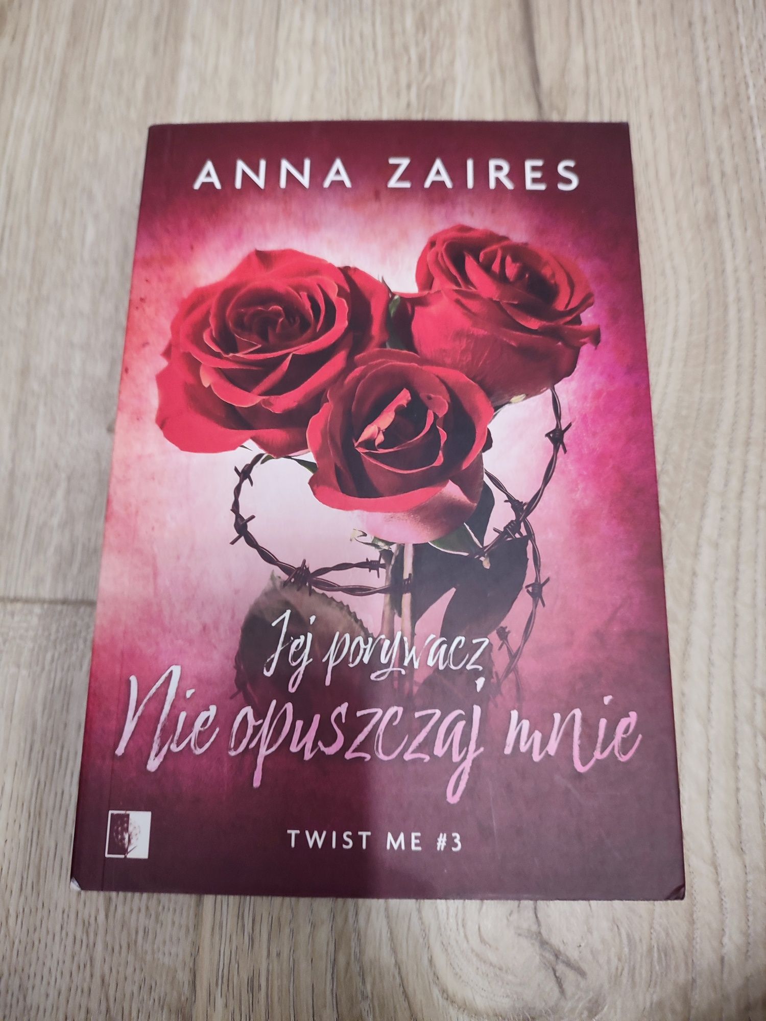 Anna Zaires -" jej porywacz ,nie opusczaj mnie "-(cz:3)