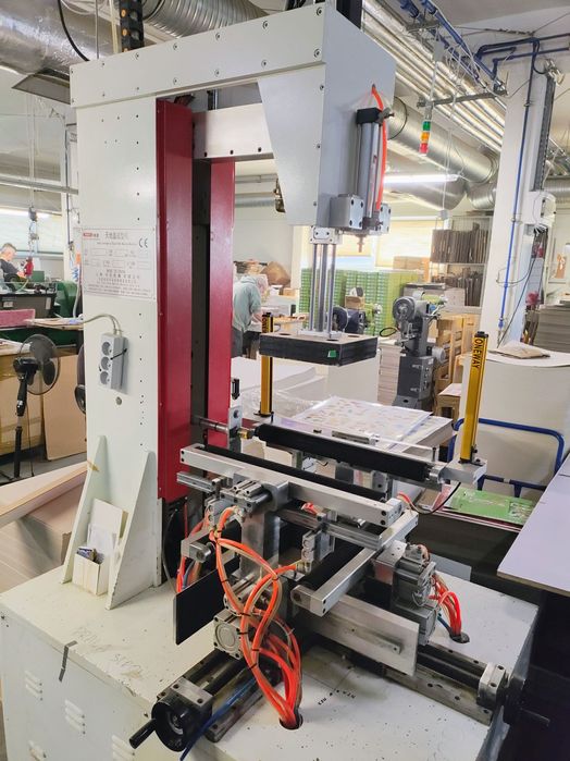 Linia półautomatyczna do produkcji pudełek/opakowań typu Rigid Box