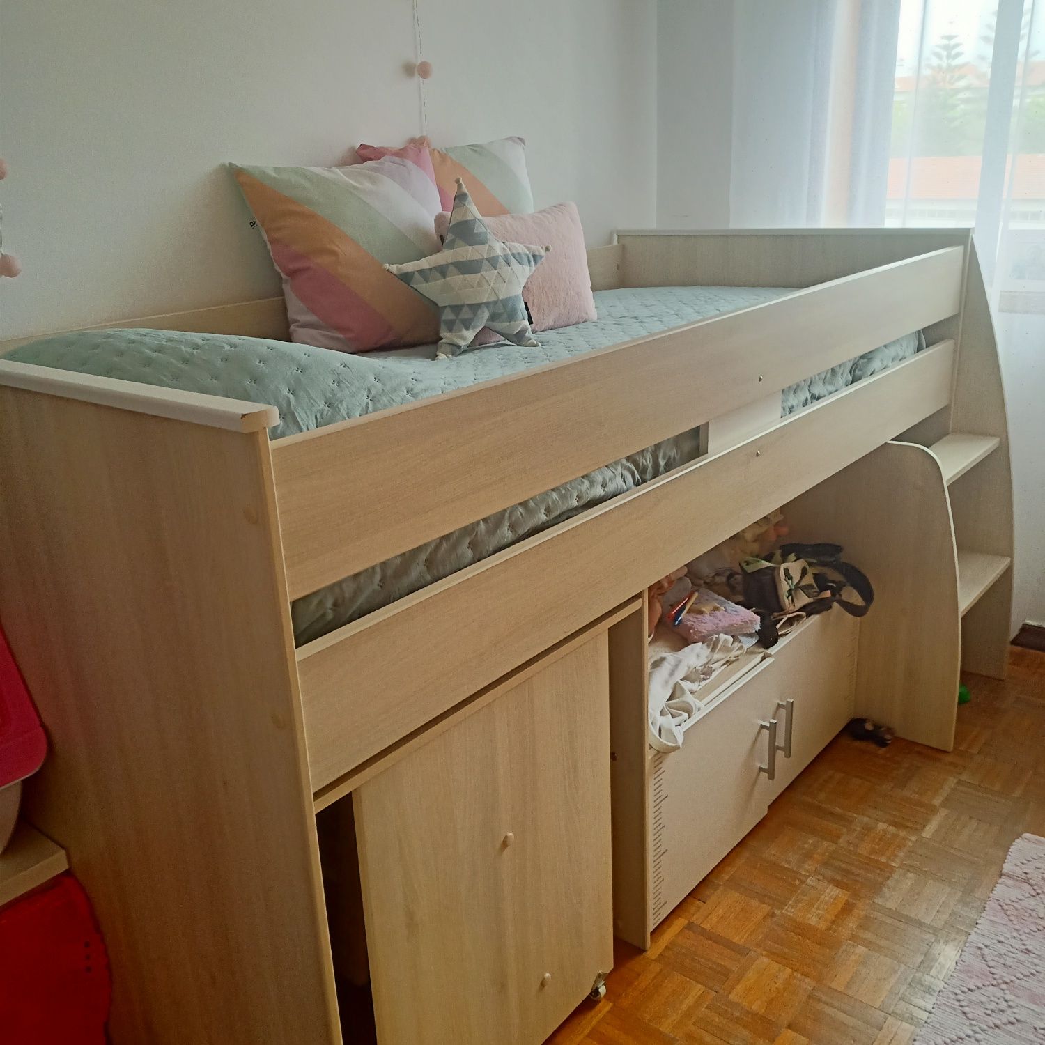 Cama com secretária e colchão