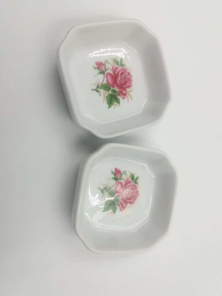Dwie ładne porcelanowe miseczki w róże