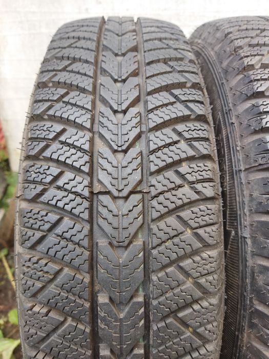 Продам зимнюю резину как новую с дисками 155/70R13 на Таврию,Славуту