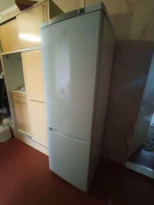 Срочно!!! Холодильник Indesit