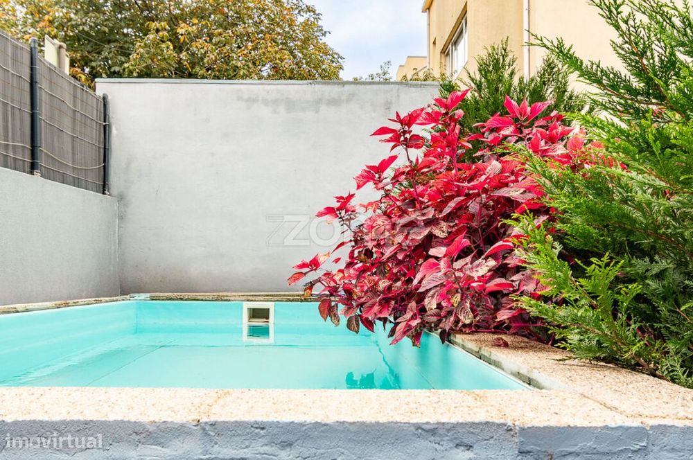 Moradia T4 com jardim e piscina na Foz, Porto