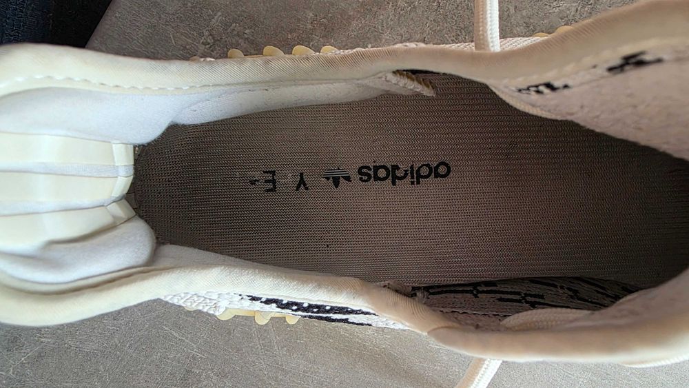 Yeezy Boost 350 V2 "Zebra" 46