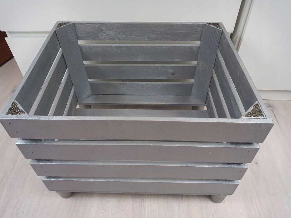 Skrzynka drewniana srebrna dekoracyjna na nóżkach dom salon