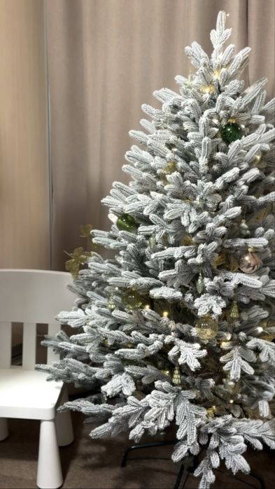 Ялинка засніжена