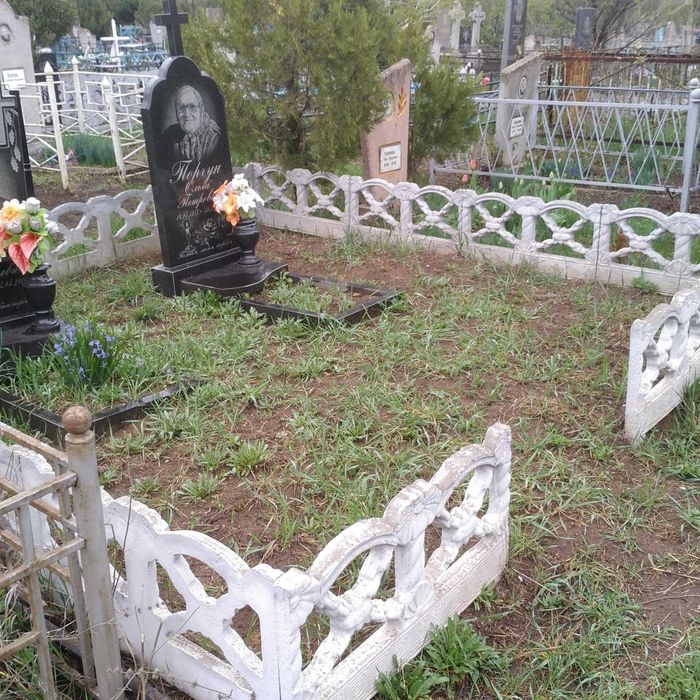 Уборка могил в Кривом Роге