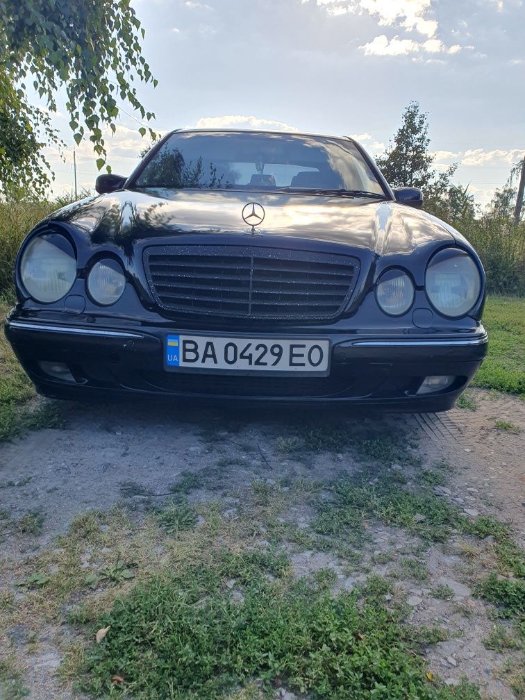 Продам Мерседес 210 3.2 cdi 2000р.