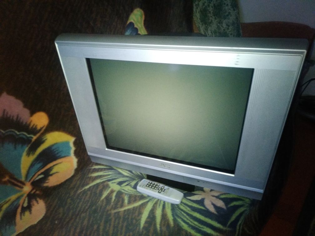 Тв JVC плоский экран.
