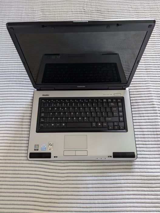Toshiba Satellite L40-18L ( Portátil ) *