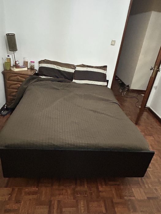 Cama e cabeceiras (quarto)