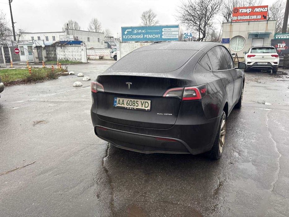 Tesla Model Y • 2021 • Dual Motor AWD • Чорна