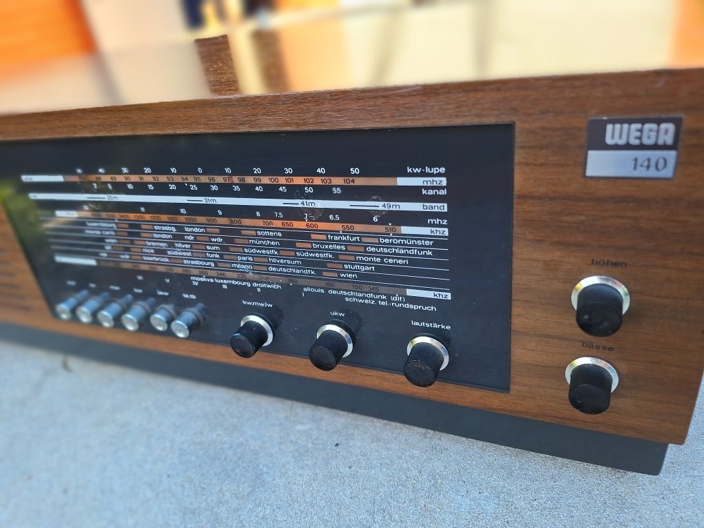 Radio antigo Wega 140