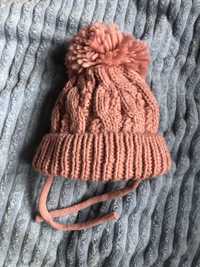 Зимові шапочки  для дівчинки від народження і до року