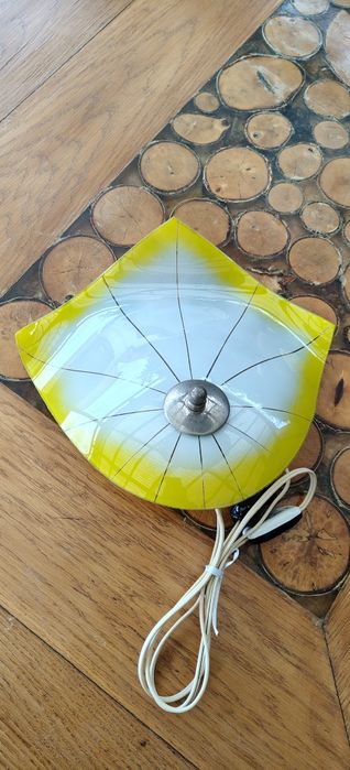 Kinkiet PRL, kolorowe żółte szkło. Art deco, lata 60-te