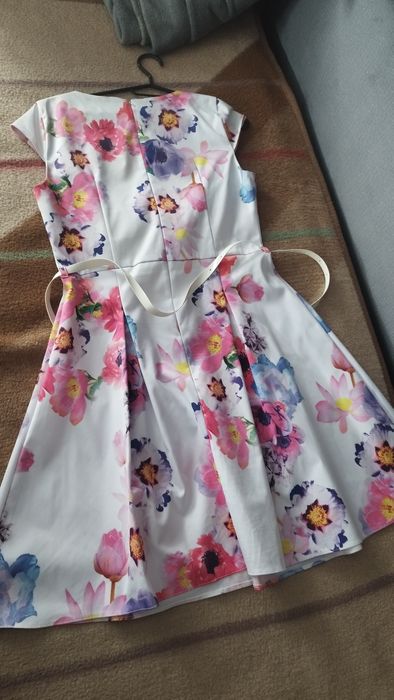 Sukienka w kwiaty