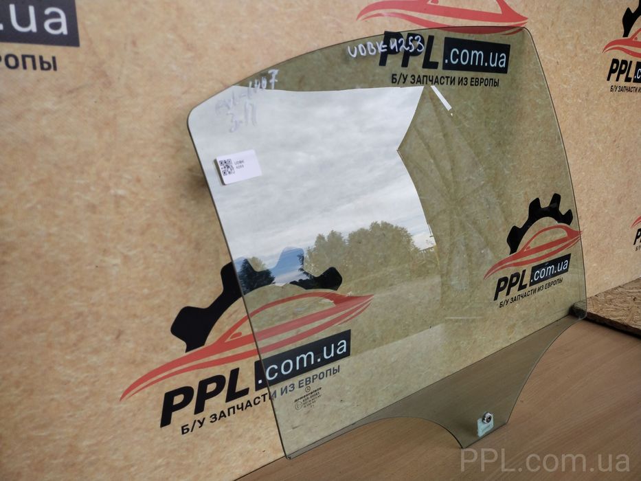 Mercedes C W203 00-07 седан стекло двери заднее правое 02 год