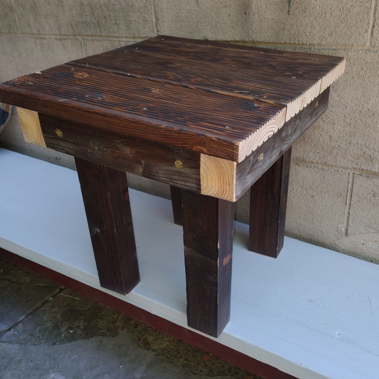 Taboret z drewna